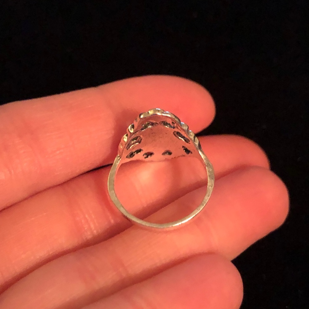 Elegant Black Silver Ring - Picture 6 of 8